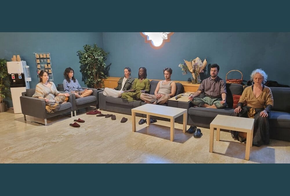 Isabel Rocatti. La companyia d'actors de Yerma, amb la practica de mokuso abans de sortir a escena