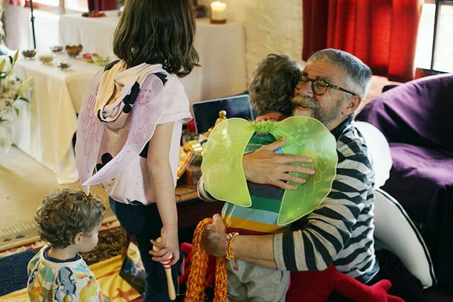 Maestro con niños 900x600 2