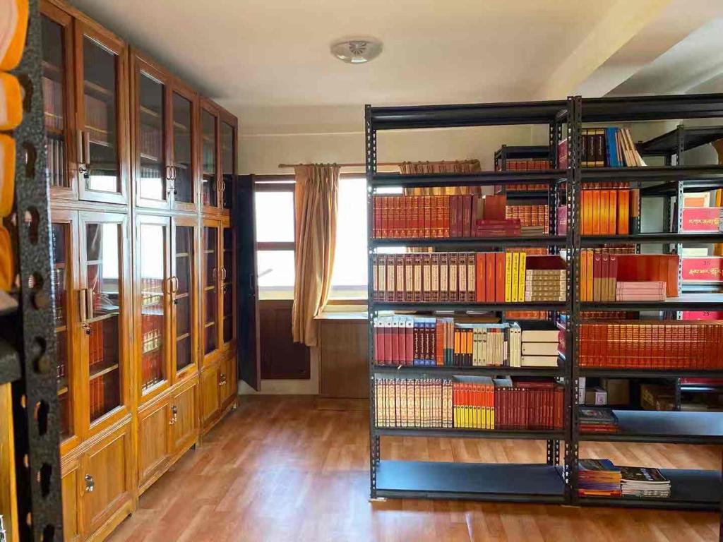 Una biblioteca para las monjas del convento de Nagi Gompa, Katmandú (Nepal)